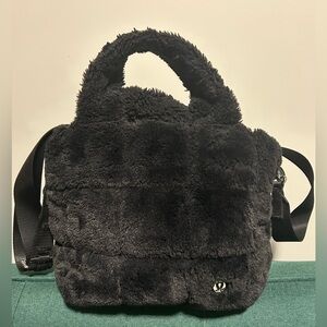 Lululemon Women’s Quilted Grid Tote Mini in Black Plush Fleece